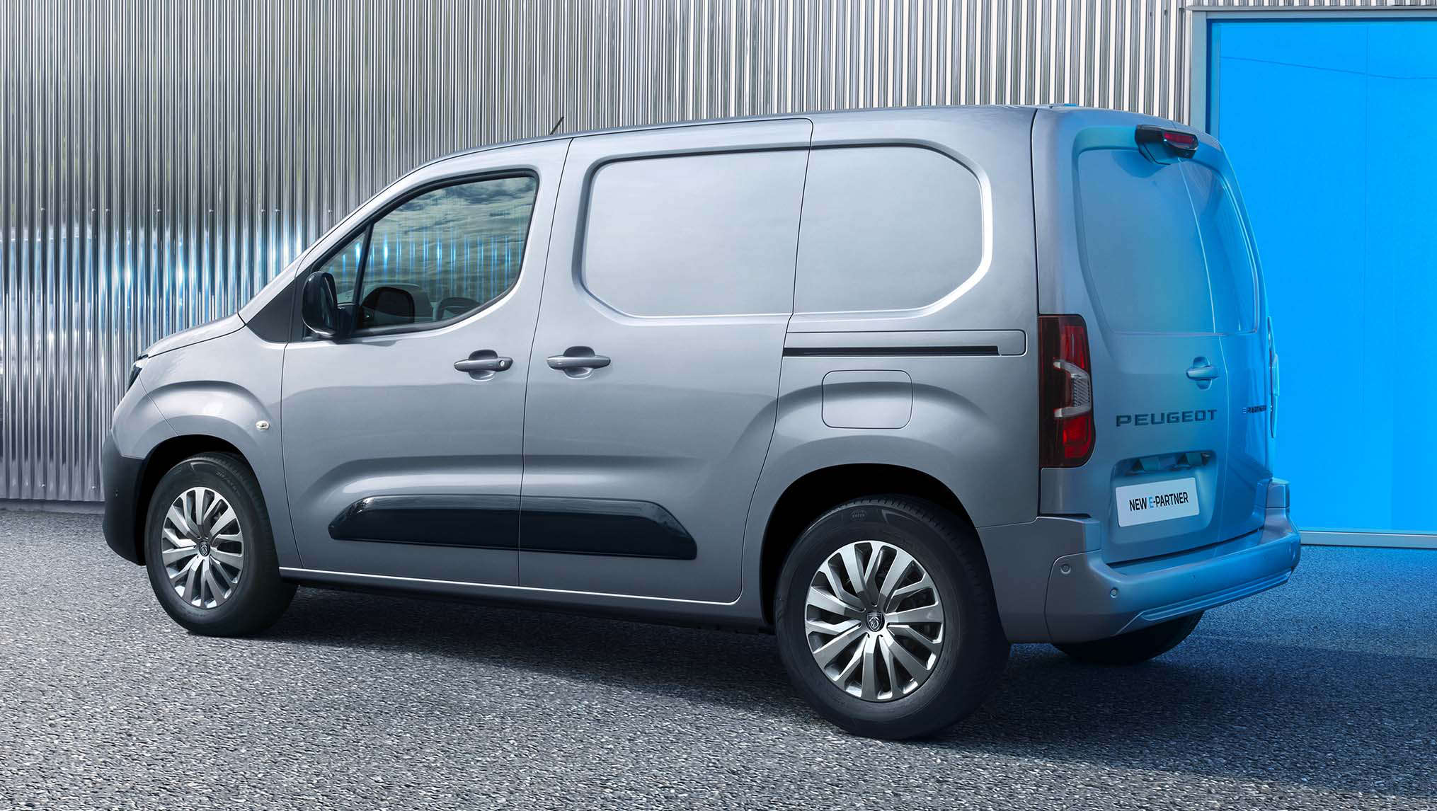 Peugeot e-Partner, вигляд ззаду з лівого боку
