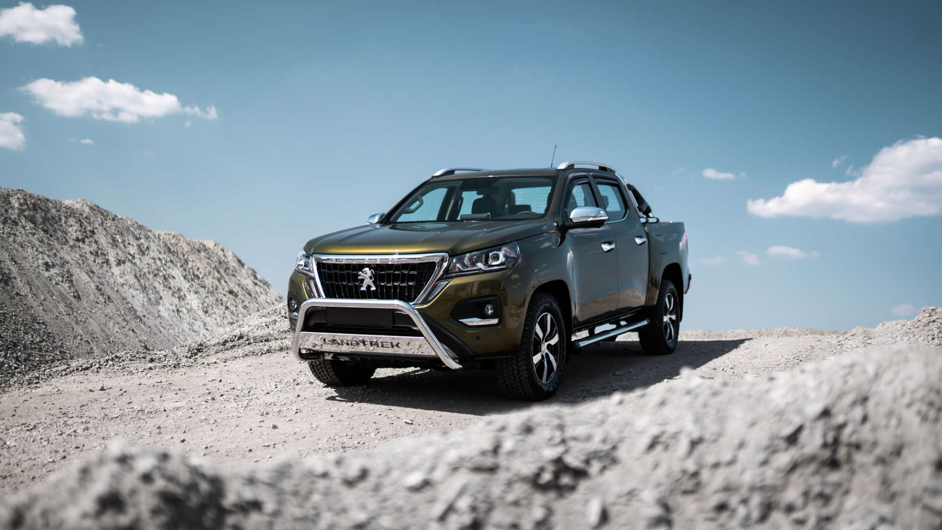 Peugeot Landtrek, вигляд спереду з лівого боку